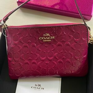 New with tags Coach Boxed Signature Debossed Patent leather Corner Zip